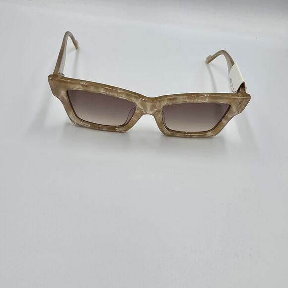 Le Specs Hero Alt Fit Female Cateye Sunglasses in Gold Seashell NEW
